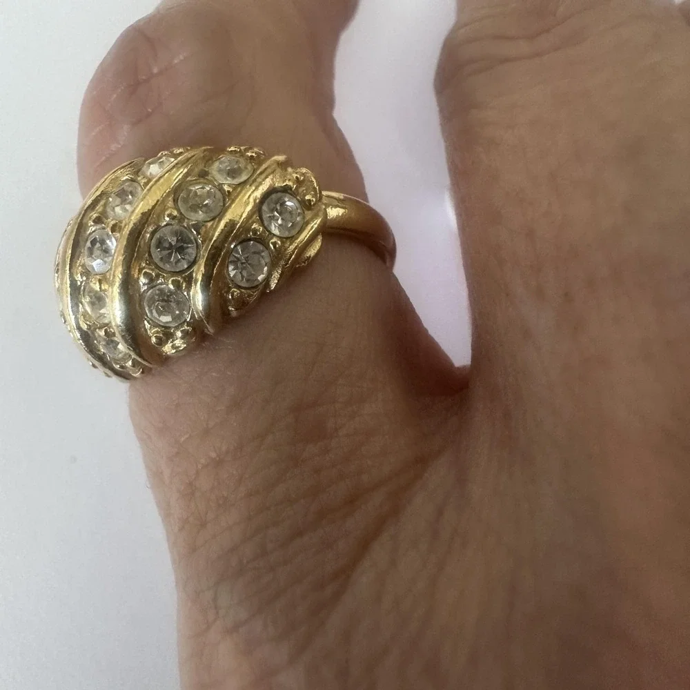 VTG 1980's Avon Gold Tone Clear‎ Rhinestone Dome Cocktail Ring Size 10 Statement